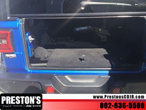 Used 2025 Jeep Wrangler Unlimited Rubicon AWD/4WD image 4