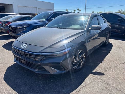 Used 2024 Hyundai Elantra Limited image 1
