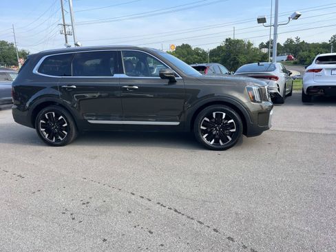 Used 2023 Kia Telluride SX Prestige AWD/4WD image 2