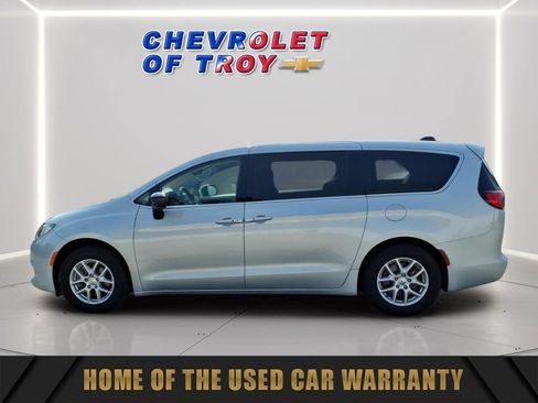 Used 2024 Chrysler Voyager LX FWD image 5