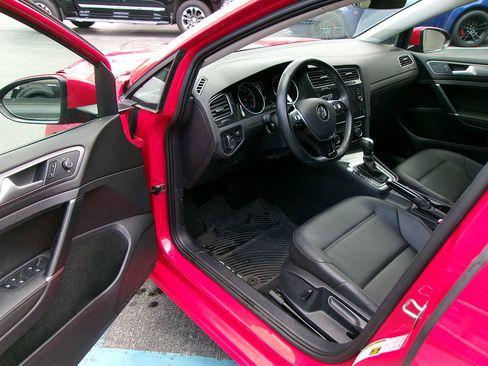 Used 2019 Volkswagen Golf S image 13