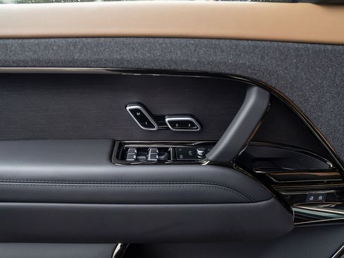 Used 2025 Land Rover Range Rover Sport Autobiography image 17