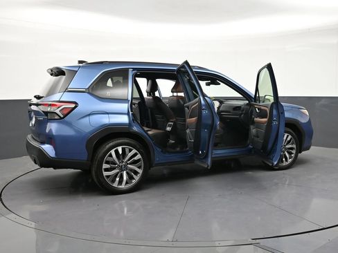 Used 2025 Subaru Forester Touring AWD/4WD image 32