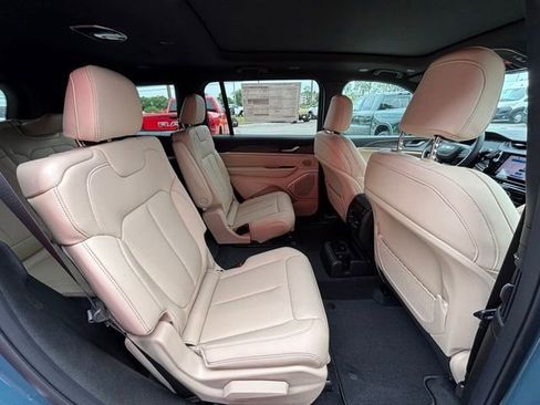 New 2026 Jeep Grand Cherokee L Limited AWD/4WD image 9