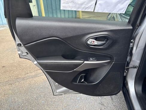 Used 2021 Jeep Cherokee Latitude Lux w/ Comfort/Convenience Group image 22