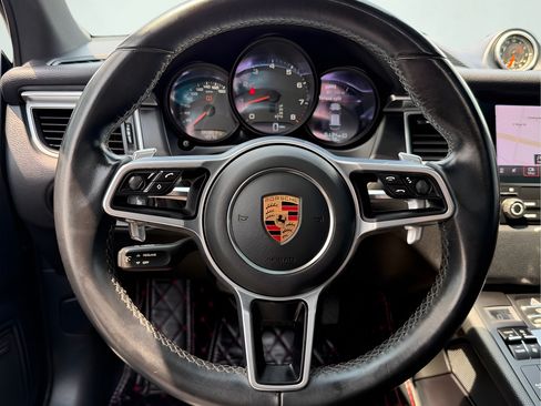 Used 2018 Porsche Macan AWD/4WD image 40