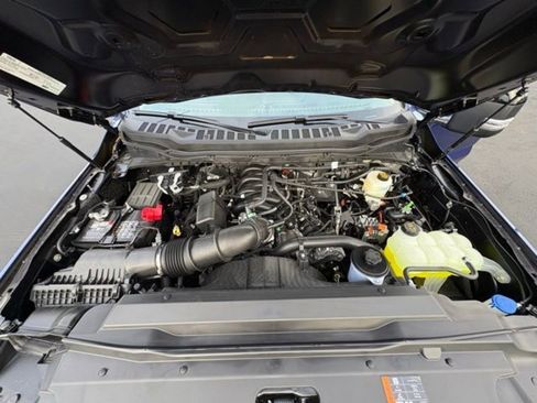 New 2026 Ford F250 Lariat w/ Black Appearance Package image 39