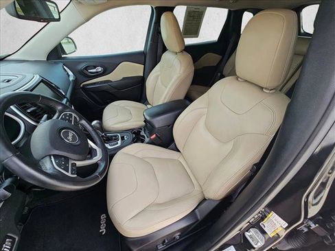 Used 2016 Jeep Cherokee Latitude w/ Safety/Convenience Group FWD image 15