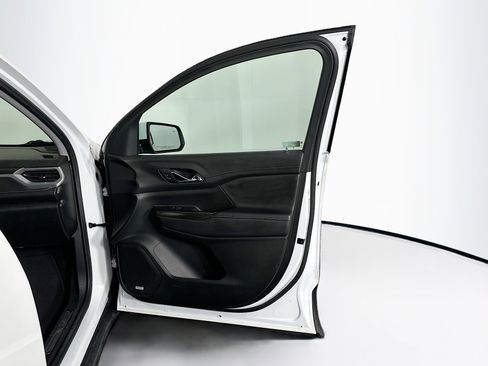 Used 2023 GMC Acadia SLT image 35