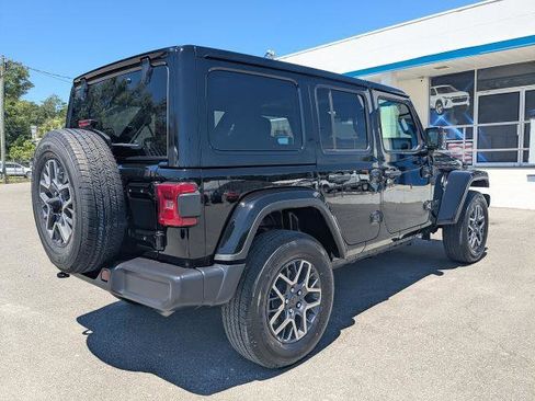 Used 2025 Jeep Wrangler Unlimited Sahara AWD/4WD image 4