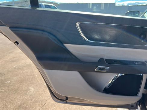 Used 2018 Lincoln Continental Reserve image 19