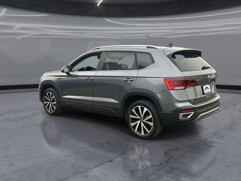 Used 2023 Volkswagen Taos SE image 4