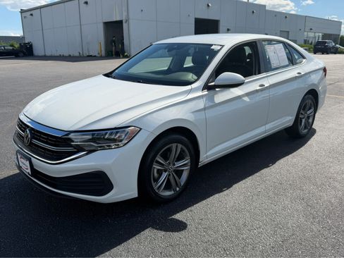 Used 2023 Volkswagen Jetta SE FWD image 4