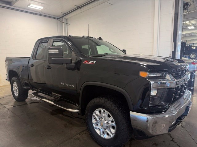 Used 2022 Chevrolet Silverado 2500 LT w/ Convenience Package AWD/4WD image 2