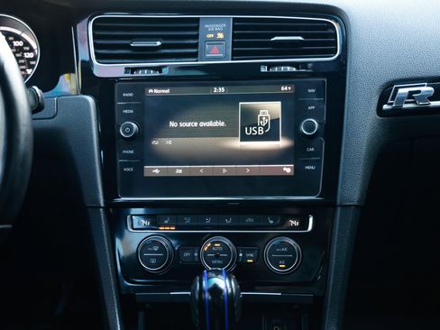 Used 2017 Volkswagen Golf R 4-Door image 36