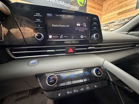 Used 2022 Hyundai Elantra SEL w/ Convenience + Premium Package image 17