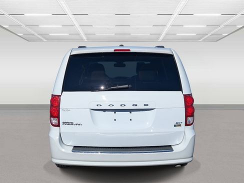 Used 2019 Dodge Grand Caravan SXT image 4