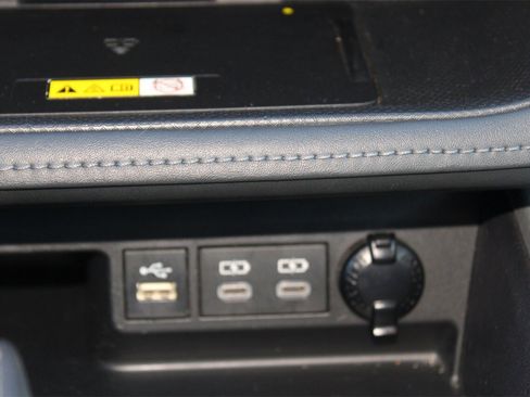 Used 2023 Toyota Highlander XLE image 22