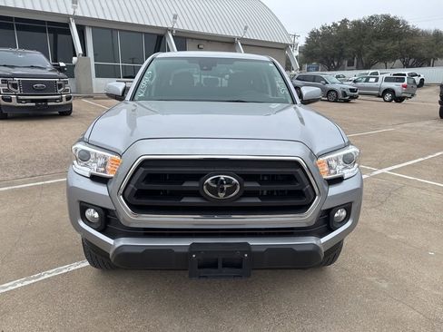Used 2021 Toyota Tacoma SR5 w/ Technology Package image 2