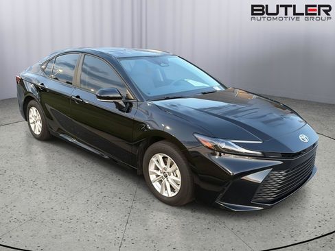 Used 2025 Toyota Camry LE w/ Convenience Package AWD/4WD image 8