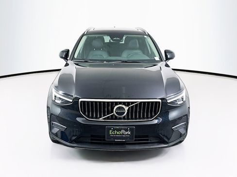 Used 2025 Volvo XC40 B5 Core AWD/4WD image 2