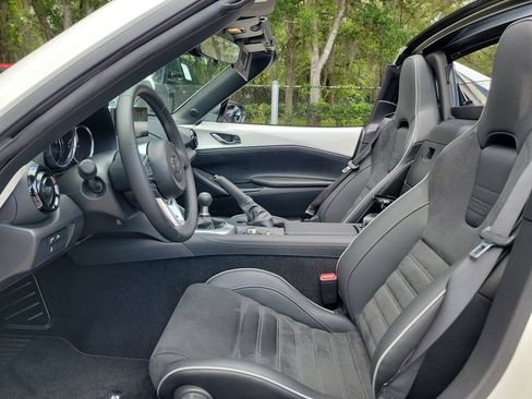 Used 2025 MAZDA MX-5 Miata RF Club RWD image 2