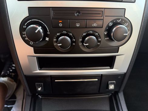 Used 2009 Chrysler 300 Touring RWD image 29