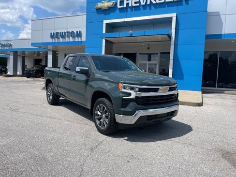 Used 2025 Chevrolet Silverado 1500 LT AWD/4WD image 2