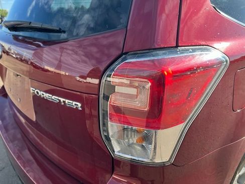 Used 2018 Subaru Forester 2.5i Touring AWD/4WD image 12
