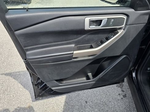 Used 2023 Ford Explorer XLT w/ Equipment Group 202A image 9