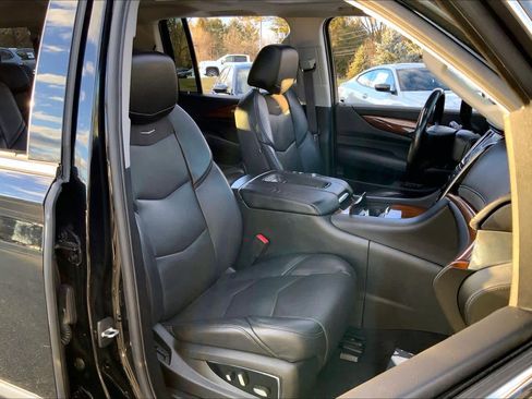 Used 2017 Cadillac Escalade ESV Premium Luxury image 8