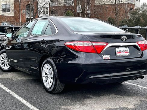 Used 2015 Toyota Camry LE image 11