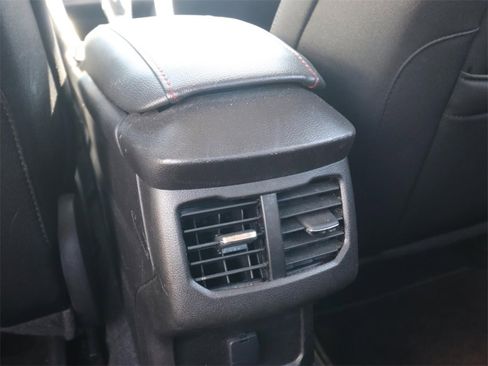 Used 2015 Ford Fusion SE image 10