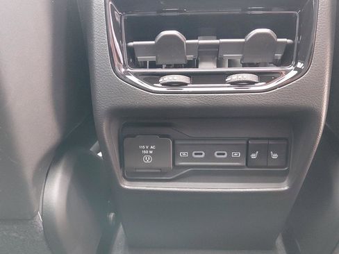 New 2026 Jeep Grand Cherokee Limited AWD/4WD image 16