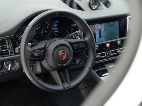Certified 2025 Porsche Macan AWD/4WD image 19