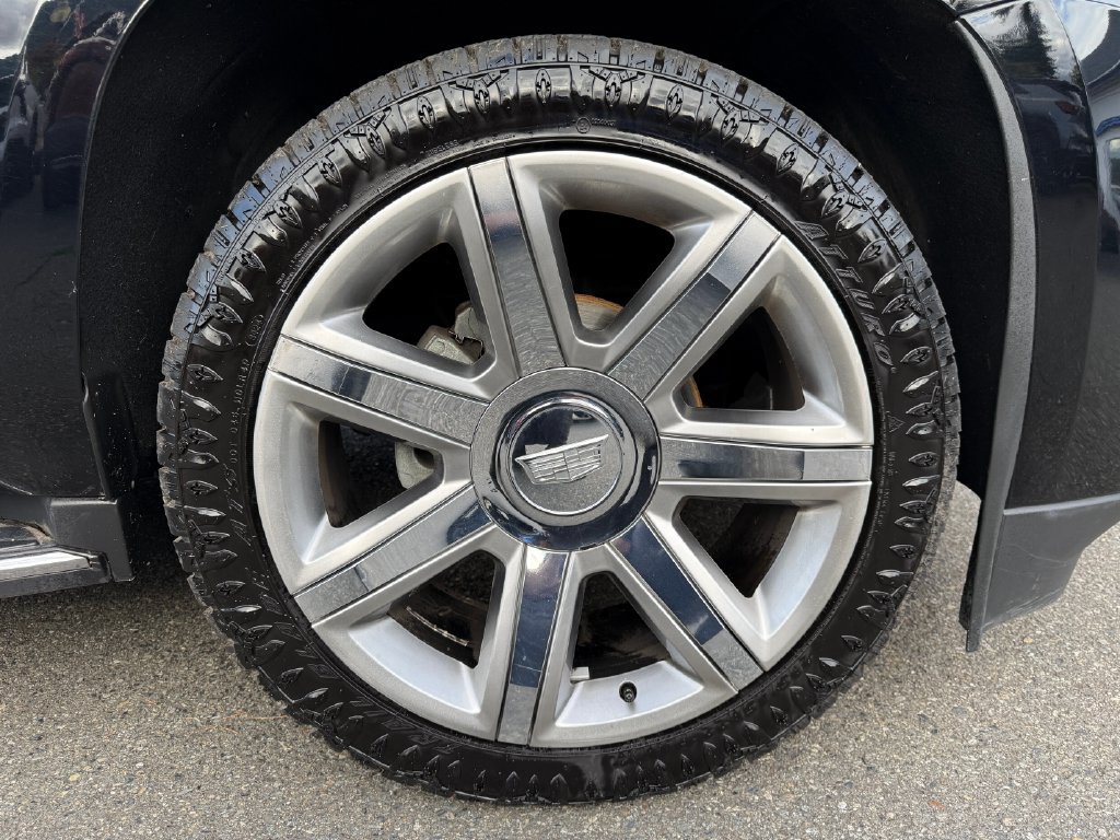 Used 2019 Cadillac Escalade ESV Luxury AWD/4WD image 9