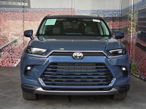Certified 2026 Toyota Grand Highlander Platinum image 3