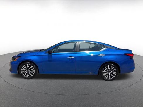 Used 2025 Nissan Altima 2.5 SV image 9