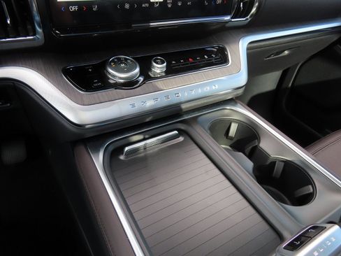 New 2025 Ford Expedition Platinum w/ Platinum Ultimate Package image 15