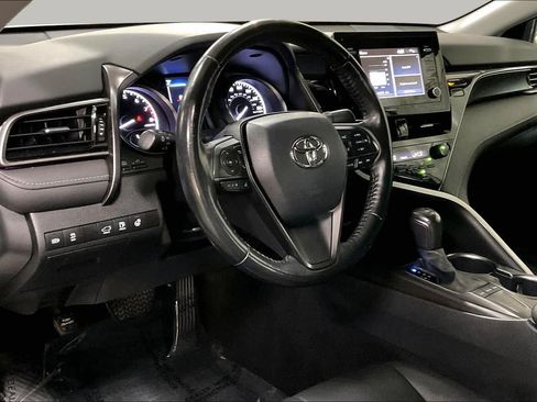 Used 2022 Toyota Camry SE w/ Cold Weather Package FWD image 17