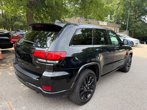 Used 2018 Jeep Grand Cherokee Altitude RWD image 5