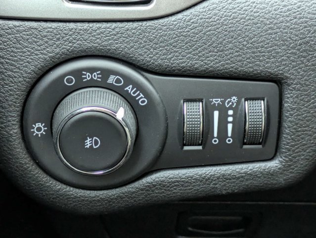 Used 2020 Jeep Cherokee Latitude Plus AWD/4WD image 24