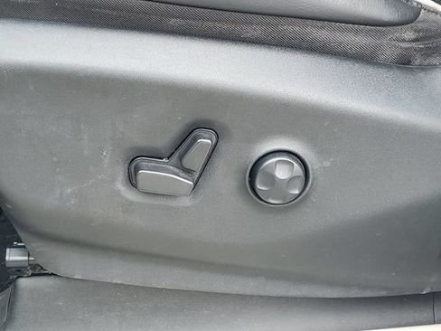Used 2021 Chrysler Pacifica Limited w/ Uconnect Theater Family Group FWD image 14