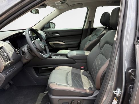 Used 2025 Nissan Pathfinder Platinum w/ Cargo Package FWD image 12