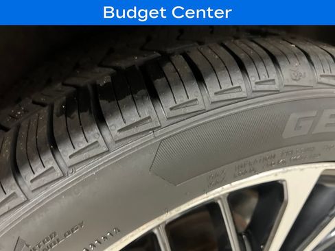 Used 2018 Toyota Camry SE w/ Moonroof Package FWD image 10