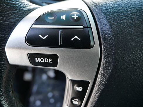 Used 2012 Toyota Highlander SE w/ Tow Pkg image 17