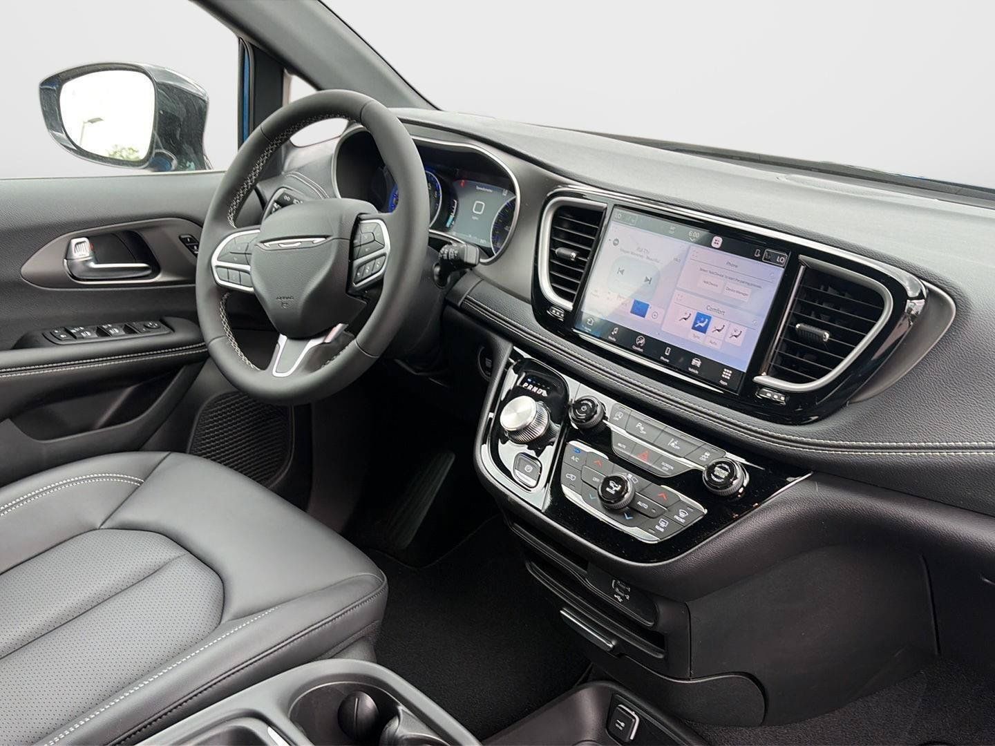 New 2027 Chrysler Pacifica Select FWD image 2