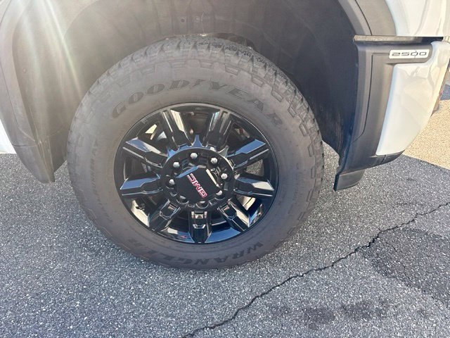 Used 2026 GMC Sierra 2500 AT4 AWD/4WD image 4