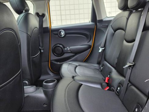 Used 2016 MINI Cooper 4-Door Hardtop FWD image 12