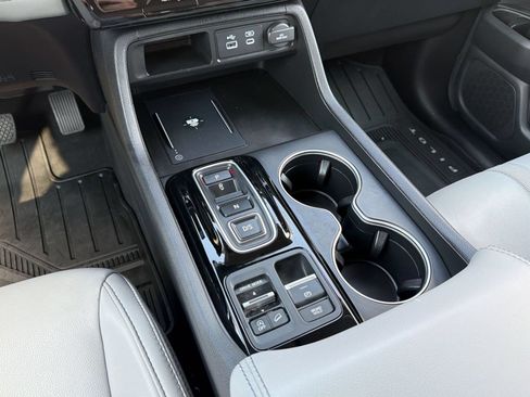 Used 2025 Honda Pilot Touring image 21